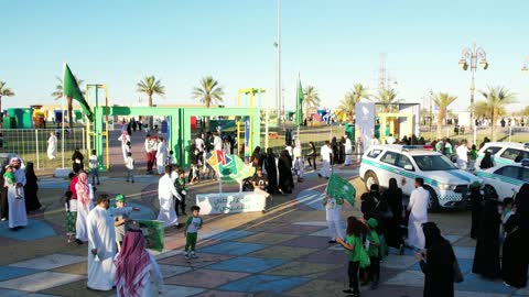 مخطوطة هي لنا دار، احتفالات ومهرجانات في المملكة العربية السعودية, الاحتفال بذكرى اليوم الوطني السعودي 23 سبتمبر، تجمع الناس واقامة فعاليات احتفالية في المنتزهات والحدائق والأماكن العامة , الأعياد والمناسبات الوطنية السعيدة