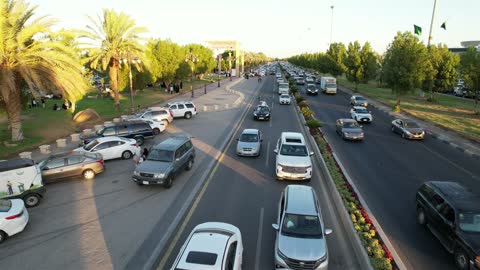 The traffic movement of cars in the streets of the Kingdom, celebrations and festivals in the Kingdom of Saudi Arabia, the celebration of the Saudi National Day on September 23, organizing festive events in parks and public places, happy holidays and national occasions.
