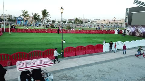 وجهه عائلية ثقافية وترفيهية، تصوير درون لتوافد الزوار والسائحين للاستمتاع بفعاليات مهرجان ضباء، معارض ومهرجانات سياحية في المملكة العربية السعودية، فعاليات ثقافية وترفيهية وأنشطة تراثية