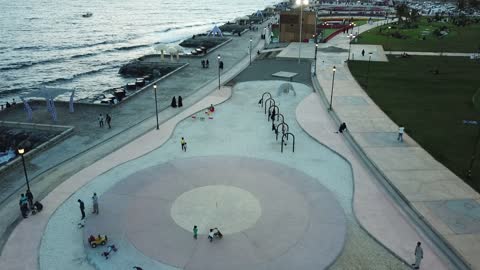 المناظر الطبيعية المائية، التقدم و التطور العمراني السعودي, مناطق جذب الزوار إلى مدينة ضباء الساحلية, معالم وأماكن سياحية مشهورة, تصوير درون جوي  لكورنيش بحر ضباء ، الواجهة البحرية في المملكة العربية السعودية في النهار