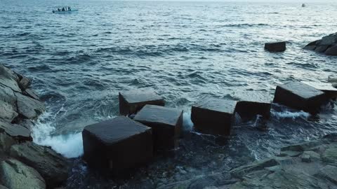 المناظر الطبيعية المائية، التقدم و التطور العمراني السعودي, مناطق جذب الزوار إلى مدينة ضباء الساحلية, معالم وأماكن سياحية مشهورة, تصوير درون جوي  لكورنيش بحر ضباء ، الواجهة البحرية في المملكة العربية السعودية في النهار