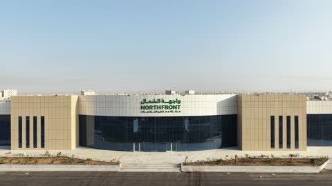 تحسين وتهيئة المباني والمنشآت الاقتصادية في المملكة العربية السعودية، تصوير درون لمركز المعارض والمؤتمرات بمحافظة تبوك، الطرقات والشوارع الرئيسية، الفن الهندسي المعماري على الطراز الحديث