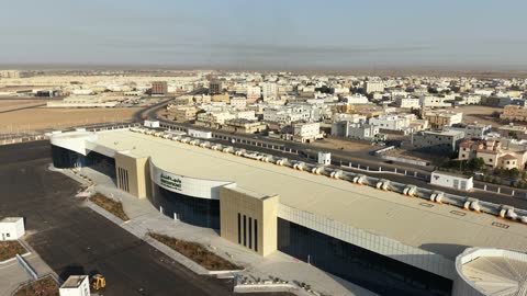 تحسين وتهيئة المباني والمنشآت الاقتصادية في المملكة العربية السعودية، تصوير درون لمركز المعارض والمؤتمرات بمحافظة تبوك، الطرقات والشوارع الرئيسية، الفن الهندسي المعماري على الطراز الحديث