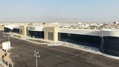 تحسين وتهيئة المباني والمنشآت الاقتصادية في المملكة العربية السعودية، تصوير درون لمركز المعارض والمؤتمرات بمحافظة تبوك، الطرقات والشوارع الرئيسية، الفن الهندسي المعماري على الطراز الحديث