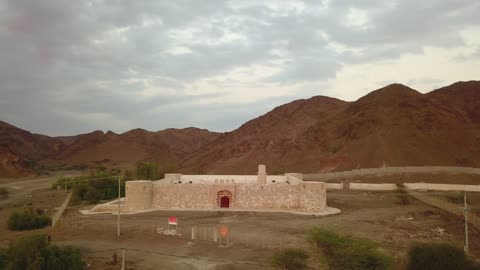 قلعة الزريب التاريخية  ، التصميم والفن المعماري بالطراز الهندسي القديم،   معالم سياحيه تراثيه مشهورة, موقع استراتيجي هام في مدينة تبوك في المملكه العربيه السعوديه ، تصوير درون لقلعة الوجة في مدينة تبوك، معلم تاريخي اثري