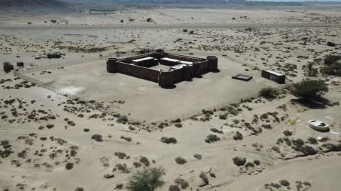 التصميم والفن المعماري بالطراز الهندسي القديم،  قلعة الملك عبد العزيزالتاريخية ، معالم سياحيه تراثيه مشهورة,  معلم تاريخي اثري ،  موقع استراتيجي هام في مدينة تبوك في المملكه العربيه السعوديه ، تصوير درون لقلعة ضباء في مدينة تبوك