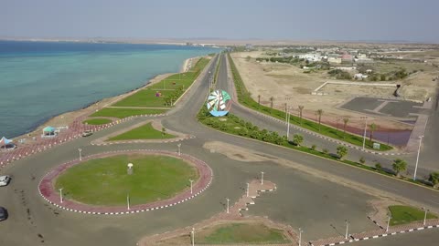 استخدام الدرون في التصوير، من أكبر محافظات تبوك من حيث المساحة، مركزاً تجارياً هاماً بعد مكة المكرمة، الموقع على ساحل البحر الأحمر بين مدينتي الوجه وينبع، أملج الساحلية في السعودية،  تصوير درون لمياه البحر في أملج في المملكة العربية السعودية