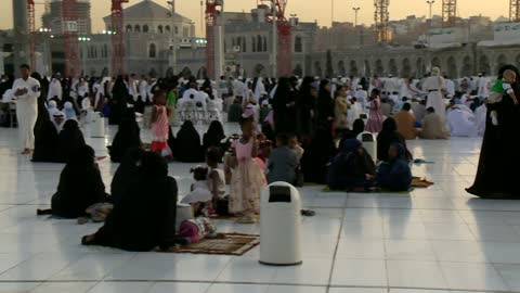 Worship and drawing closer to God, performing the rituals of Hajj and Umrah, the qibla of Islam and Muslims, the circumambulation of pilgrims and Umrah performers around the Holy Kaaba in Mecca, an aerial view of the Sacred House of God in the Holy Mosque in the Kingdom of Saudi Arabia.
