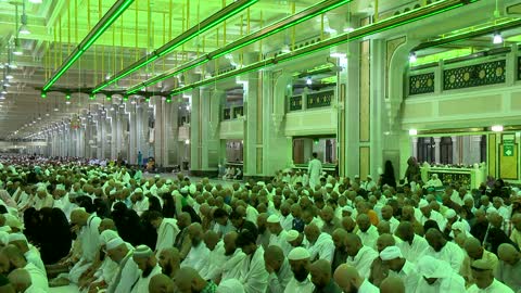 فضل أداء الصلاة في شهر مكة المكرمة، الطواف حول الكعبة المشرفة بمكة المكرمة في المملكة العربية السعودية، حجاج بيت الله الحرام في ساحات الحرم المكي الشريف، أماكن ومعالم دينية إسلامية مقدسة، العبادة والطاعة والتقرب إلى الله