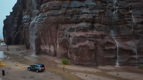 The peaks and mountain heights, the rock formations in the Jeddah area in the northwest of the Kingdom of Saudi Arabia, the NEOM tourism project, natural landscapes of golden sands, floods and waterfalls, and the cold winter winds, are tourist attractions in the Kingdom of Saudi Arabia.