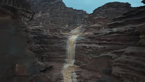 The peaks and mountain heights, the rock formations in the Jeddah area in the northwest of the Kingdom of Saudi Arabia, the NEOM tourism project, natural landscapes of golden sands, floods and waterfalls, and the cold winter winds, are tourist attractions in the Kingdom of Saudi Arabia.