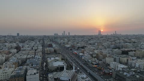 الشوارع و الطرق المعبدة في مدينة جدة, التصميم الهندسي المعماري لطرق مدينة جدة, حركة مرور السيارات في طرقات المملكة العربية السعودية, إطلالة لغروب الشمس في شوارع السعودية