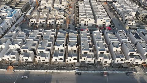 مجمعات فلل ومنازل راقية، الفن الهندسي المعماري على الطراز الحديث في المملكة العربية السعودية، تصوير درون لحي النرجس الراقي والمتميز في شمال مدينة الرياض، موقع استراتيجي متميز وحيوي