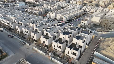 مجمعات فلل ومنازل راقية، الفن الهندسي المعماري على الطراز الحديث في المملكة العربية السعودية، تصوير درون لحي النرجس الراقي والمتميز في شمال مدينة الرياض، موقع استراتيجي متميز وحيوي