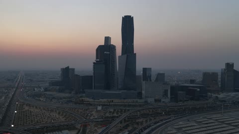 الأبراج وناطحات السحاب في المملكة العربية السعودية، الفن الهندسي المعماري للمنشآت المالية في مدينة الرياض، تصوير درون لمركز الملك عبد الله المالي (كافد)، معالم الرياض المشهورة, أبراج الملك عبد الله المالية, أكبر المشاريع الاقتصادية في المملكة