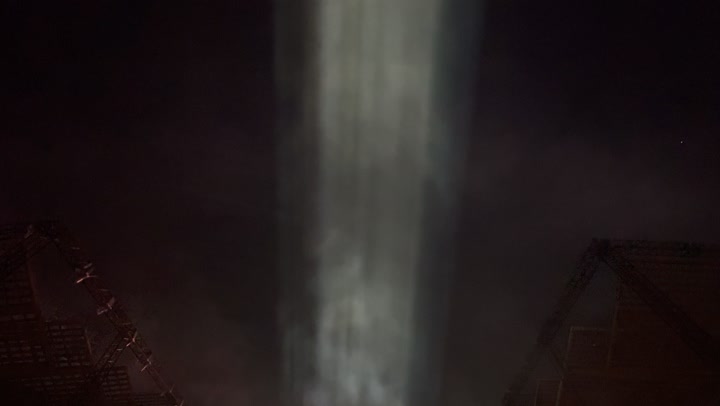 عرض الكرة الرقمية المضيئة في احتفالات مهرجان ساوندستورم ميدل بيست في منطقة بانبان في مدينة الرياض،  ١٣ ديسمبر ٢٠٢٥  في المملكه العربيه السعوديه، تجربة عائلية وشبابية ضمن فعاليات موسم الرياض، أجواء ممتعة ومليئة بالتسلية والترفيه