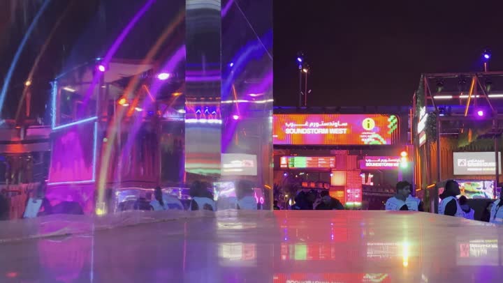 مهرجان ساوندستورم ميدل بيست في منطقة بانبان بمدينة الرياض، ١٣ ديسمبر ٢٠٢٥ في المملكه العربيه السعوديه، احتفال عالمي للموسيقى والفن في تصوير مقرب لمنصة العرض الموسيقي ، فعالية موسم الرياض تجربه فنيه موسيقيه حديثه ترفيهيه