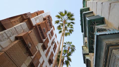 The mashrabiyas and old windows, the historic houses and homes in the Al-Balad district of Jeddah during the day, the architectural engineering art of building in the old Arab style, a heritage archaeological building, a popular tourist landmark in the Kingdom of Saudi Arabia.
