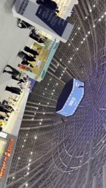 تصوير متأرجح لمعرض الكتاب الدولي في جدة 16 من ديسمبر 2025 ، تفاعل الزوار من مختلف الفئات العمرية، المعالم والأماكن السياحية الثقافية المشهورة، معارض المملكة العربية السعودية، قضاء أوقات ممتعة في شراء الروايات المفيدة للتعلم والتثقف، استقطاب وجذب السياح من أنحاء العالم ، فعاليات موسم الرياض