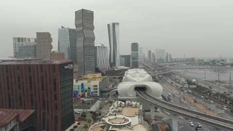 الأماكن والمعالم المشهورة ، تصوير درون جوي لمركز الملك عبد الله المالي (كافد)، معالم الرياض المشهورة ،الأبراج المالية والإقتصادية المضيئة في مدينة الرياض، الفن الهندسي المعماري للأبراج وناطحات السحاب في المملكة العربية السعودية،منظر السماء الممتلئة بالغيوم