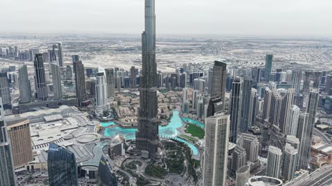 Tourist attraction areas that draw visitors from all over the world, the development and urban progress of facilities, aerial drone photography of the Burj Khalifa in Dubai, United Arab Emirates, the engineering art of towers and skyscrapers, modern and advanced architectural designs, recreational and tourist landmarks.