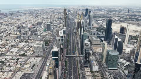 الفن الهندسي المعماري للمباني والمنشآت في الإمارات العربية المتحدة، النمو والتطور العمراني لأبراج وناطحات السحاب في شارع الشيخ زايد في مدينة دبي، معالم سياحية مشهورة في مدينة دبي، اطول ابراج العالم برج خليفة