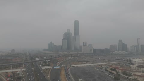 مركز الملك عبد الله المالي (كافد)، معالم الرياض المشهورة ،الأبراج المالية والإقتصادية المضيئة في مدينة الرياض، الفن الهندسي المعماري للأبراج وناطحات السحاب في المملكة العربية السعودية، الأماكن والمعالم المشهورة ، منظر السماء الممتلئة بالغيوم