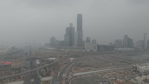 معالم الرياض المشهورة ،مركز الملك عبد الله المالي (كافد)، الأبراج المالية والإقتصادية المضيئة في مدينة الرياض، الفن الهندسي المعماري للأبراج وناطحات السحاب في المملكة العربية السعودية، الأماكن والمعالم المشهورة ، منظر السماء الممتلئة بالغيوم