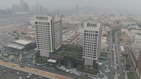 فندق الموفن بيك في الرياض في المملكة العربية السعودية، السماء الملبدة بالغيوم والسحب، الابراج وناطحات السحاب، الفن الهندسي المعماري، ابراج ومعالم وطرق الرياض المشهورة