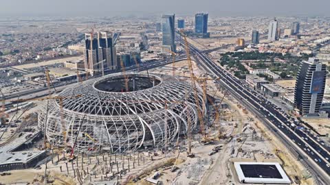 ملعب أرامكو في مدينة الخبر، معلم رياضي حديث وسط بيئة خضراء هادئة، مساحة واسعة مخصصة للأنشطة الرياضية والترفيهية، أماكن ترفيهية للعائلات والشباب