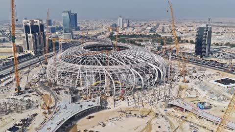 ملعب أرامكو في مدينة الخبر، معلم رياضي حديث وسط بيئة خضراء هادئة، مساحة واسعة مخصصة للأنشطة الرياضية والترفيهية، أماكن ترفيهية للعائلات والشباب