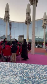 شاشات وكراسي ملونة في يوم التطوع، مناسبة لشكر المتطوعين على جهودهم والتوعية بمساهماتهم في المجتمع، المملكة العربية السعودية، يوم التطوع العالمي 2025 في مركز الملك عبد العزيز الثقافي العالمي (إثراء)، زيادة الوعي العام حول أهمية العمل التطوعي في التنمية الاجتماعية