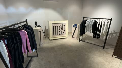 عرض الملابس في أماكن مخصصة، مناسبة لشكر المتطوعين على جهودهم والتوعية بمساهماتهم في المجتمع، المملكة العربية السعودية، يوم التطوع العالمي 2025 في مركز الملك عبد العزيز الثقافي العالمي (إثراء)، زيادة الوعي العام حول أهمية العمل التطوعي في التنمية الاجتماعية