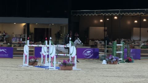 تحمية قبل  فعاليات القفز، مناسبة لشكر المتطوعين على جهودهم والتوعية بمساهماتهم في المجتمع، المملكة العربية السعودية، يوم التطوع العالمي 2025 في مركز الملك عبد العزيز الثقافي العالمي (إثراء)، زيادة الوعي العام حول أهمية العمل التطوعي في التنمية الاجتماعية