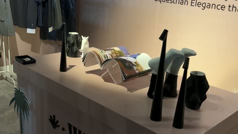 مكان عرض لباس وادوات الخيالة، مناسبة لشكر المتطوعين على جهودهم والتوعية بمساهماتهم في المجتمع، المملكة العربية السعودية، يوم التطوع العالمي 2025 في مركز الملك عبد العزيز الثقافي العالمي (إثراء)، زيادة الوعي العام حول أهمية العمل التطوعي في التنمية الاجتماعية