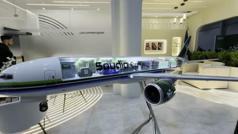 طائرة تنقل البضائع "صُنع في السعودية 2025"، حدث صناعي بارز يهدف إلى تعزيز المنتجات والخدمات الوطنية السعودية، إبراز جودة وتنوع الصناعات الوطنية وابتكاراتها، يحمل المعرض شعار "نصنع التمكين"، هيئة تنمية الصادرات السعودية، 2025 في مركز الرياض للمعارض والمؤتمرات