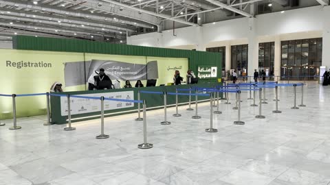 مدخل لمعرض "صُنع في السعودية 2025"، حدث صناعي بارز يهدف إلى تعزيز المنتجات والخدمات الوطنية السعودية، إبراز جودة وتنوع الصناعات الوطنية وابتكاراتها، يحمل المعرض شعار "نصنع التمكين"، هيئة تنمية الصادرات السعودية، 2025 في مركز الرياض للمعارض والمؤتمرات