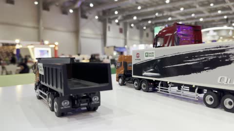 سيارات شحن صغيرة"صُنع في السعودية 2025"، حدث صناعي بارز يهدف إلى تعزيز المنتجات والخدمات الوطنية السعودية، إبراز جودة وتنوع الصناعات الوطنية وابتكاراتها، يحمل المعرض شعار "نصنع التمكين"، هيئة تنمية الصادرات السعودية، 2025 في مركز الرياض للمعارض والمؤتمرات