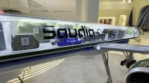 طائرة تنقل البضائع "صُنع في السعودية 2025"، حدث صناعي بارز يهدف إلى تعزيز المنتجات والخدمات الوطنية السعودية، إبراز جودة وتنوع الصناعات الوطنية وابتكاراتها، يحمل المعرض شعار "نصنع التمكين"، هيئة تنمية الصادرات السعودية، 2025 في مركز الرياض للمعارض والمؤتمرات