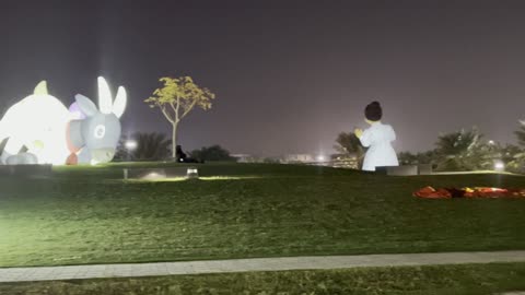 عروض تفاعلية ضوئية مبتكرة للعائلات والزوار، المجسمات المضيئة فى مهرجان تلال العجائب 2025 بمدينة الجبيل الصناعية بالمنطقة الشرقية، فعاليات ترفيهية وتعليمية متنوعة ، وجهة سياحية للعائلات والزوار