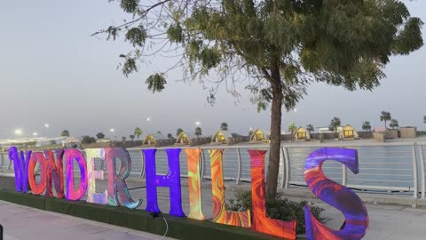 الواجهة البحرية السياحية فى فعاليات مهرجان تلال العجائب 2025 بمدينة الجبيل الصناعية بالمنطقة الشرقية ، كورنيش الجبيل،  عروض تفاعلية ضوئية مبتكرة ، أنشطة ترفيهية متنوعة ،معالم سياحية مشهورة