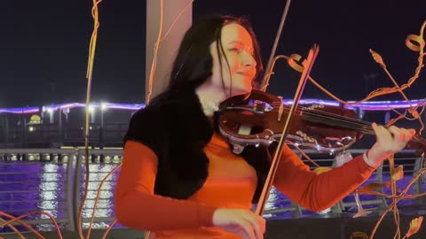 عازمة كمان فى فعاليات مهرجان تلال العجائب 2025 بمدينة الجبيل الصناعية بالمنطقة الشرقية ، كورنيش الجبيل، الواجهة البحرية السياحية،  عروض تفاعلية ضوئية مبتكرة ، أنشطة ترفيهية متنوعة ،معالم سياحية مشهورة