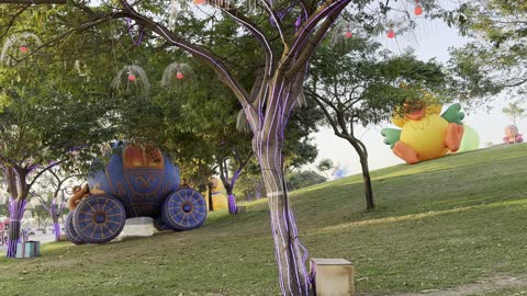 Cartoon characters with an artistic flair, events of the Wonders Hills Festival 2025 in the city of Jubail Industrial in the Eastern Province, innovative interactive shows for families and visitors, diverse recreational and educational activities, a tourist destination for families and visitors.