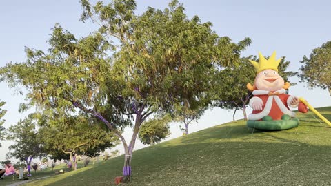 Cartoon characters with an artistic flair, events of the Wonders Hills Festival 2025 in the city of Jubail Industrial in the Eastern Province, innovative interactive shows for families and visitors, diverse recreational and educational activities, a tourist destination for families and visitors.