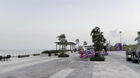 سيارات كهربائية صغيرة بشخصيات كرتونية متحركة فى فعاليات مهرجان تلال العجائب 2025 بمدينة الجبيل الصناعية بالمنطقة الشرقية ، عروض تفاعلية مبتكرة للعائلات والزوار، أنشطة ترفيهية وتعليمية متنوعة ، وجهة سياحية للعائلات والزوار