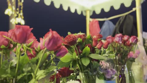 محل الزهور والهدايا فى فعاليات مهرجان تلال العجائب 2025 بمدينة الجبيل الصناعية بالمنطقة الشرقية ، أنشطة ترفيهية متنوعة ،معالم سياحية مشهورة