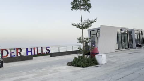 متجر الكتب الملونة والألعاب التعليمية  فى فعاليات مهرجان تلال العجائب 2025 بمدينة الجبيل الصناعية بالمنطقة الشرقية ، عروض تفاعلية مبتكرة للعائلات والزوار، أنشطة ترفيهية وتعليمية متنوعة ، وجهة سياحية للعائلات والزوار