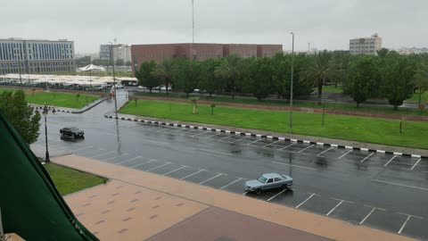 مصف سيارات وحركة المرور، أماكن ومناطق السياحة في المملكه العربية السعودية، تصوير درون للسيل في مدينة تبوك , تجمع مياه الأمطار وسط المنطقة, معالم سياحية مشهورة