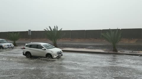 مياه المطر في مدينة تبوك، تصوير درون للسيل في مدينة تبوك , تجمع مياه المطر وسط المنطقة, أماكن ومناطق السياحة في المملكه العربية السعودية، معلم سياحية مشهورة
