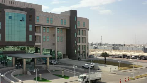 الفن الهندسي المعماري على الطراز الحديث والمتطور، مستشفى الولادة والأطفال على طريق الملك خالد في محافظة تبوك في المملكة العربية السعودية، تقديم الخدمة والرعاية الصحية المتكاملة